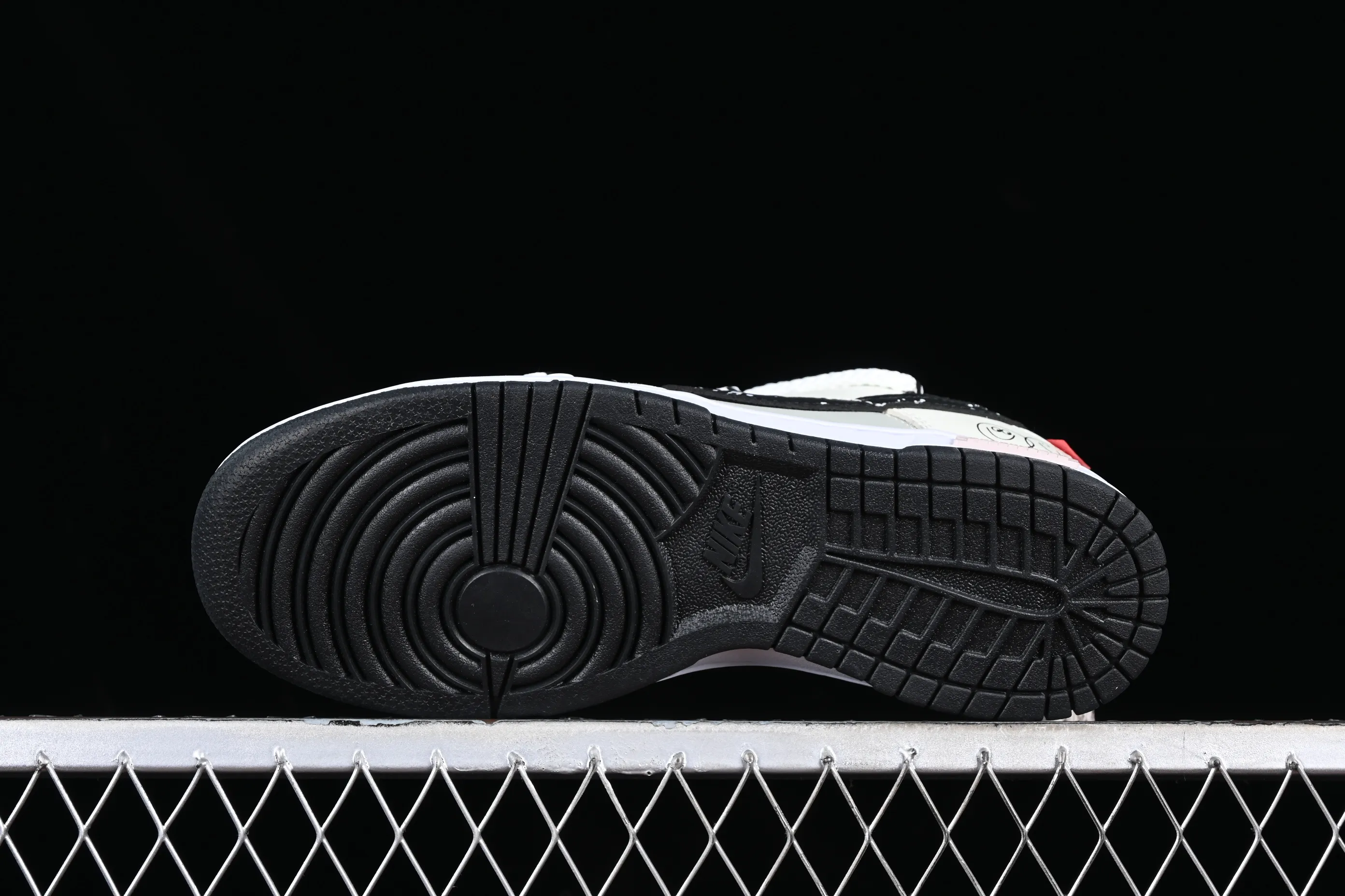 All categories Nk SB Dunk series Nk SB Dunk Low low-top sneakers Nk Dunk Low Panda Prank Love Smiley Face Panda Splash Ink SB strap low-top casual sneakers DD1391-100